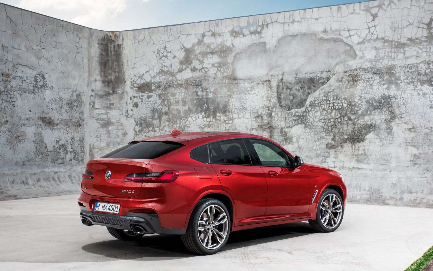 Comparison BMW X4 M40i 2018 vs BMW X4 M40i 2019 SUV Drive